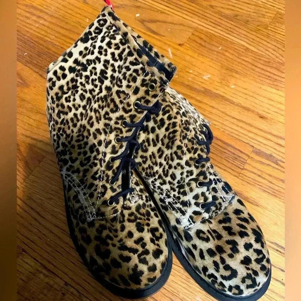 Chic Leopard Print Ankle Boots - Size 10